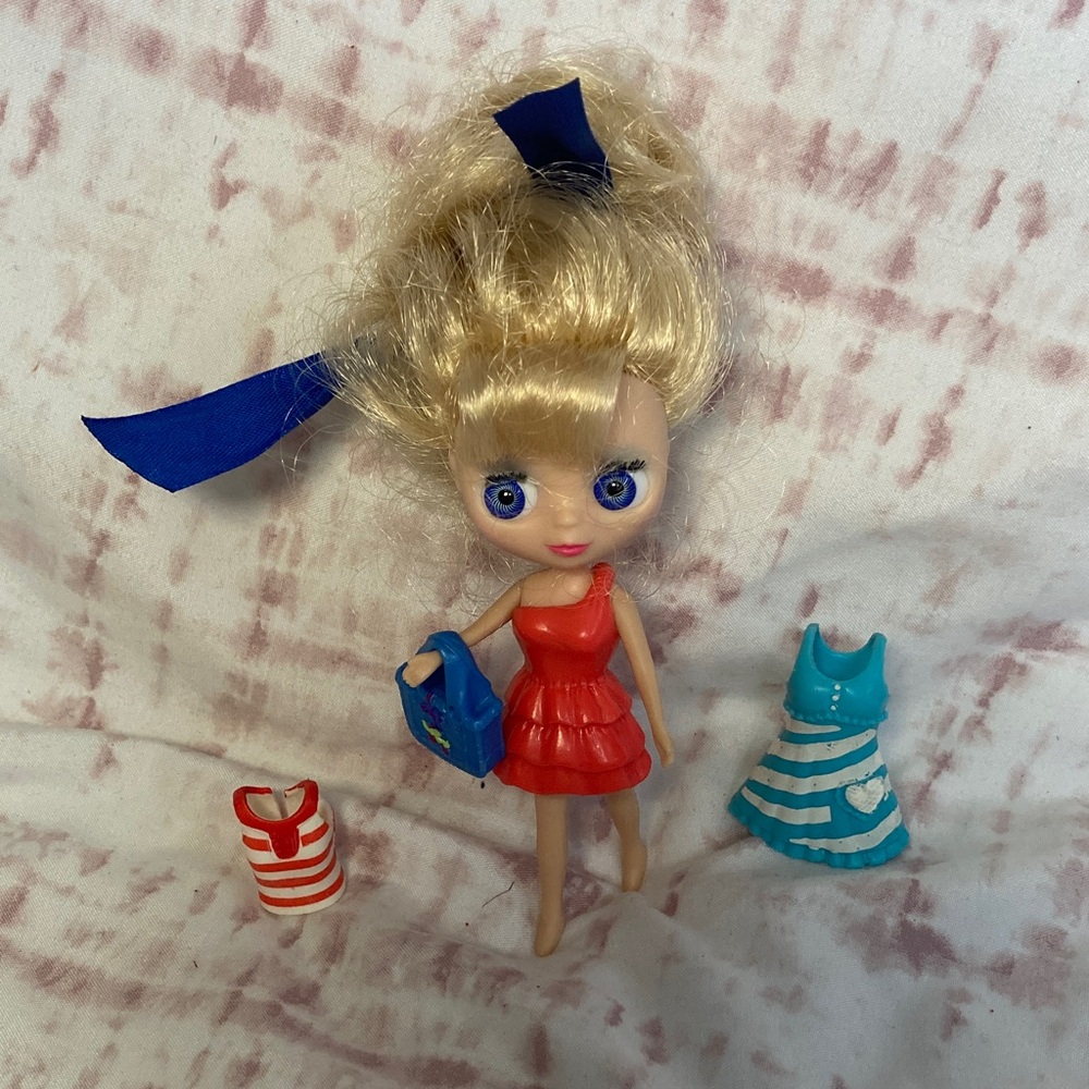 Littlest Pet Shop BLYTHE Doll Blonde Hair  blue eyes LPS Hasbro + accessories